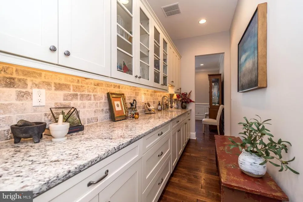 73 Creekview Ln, Yardley, PA 19067-2767