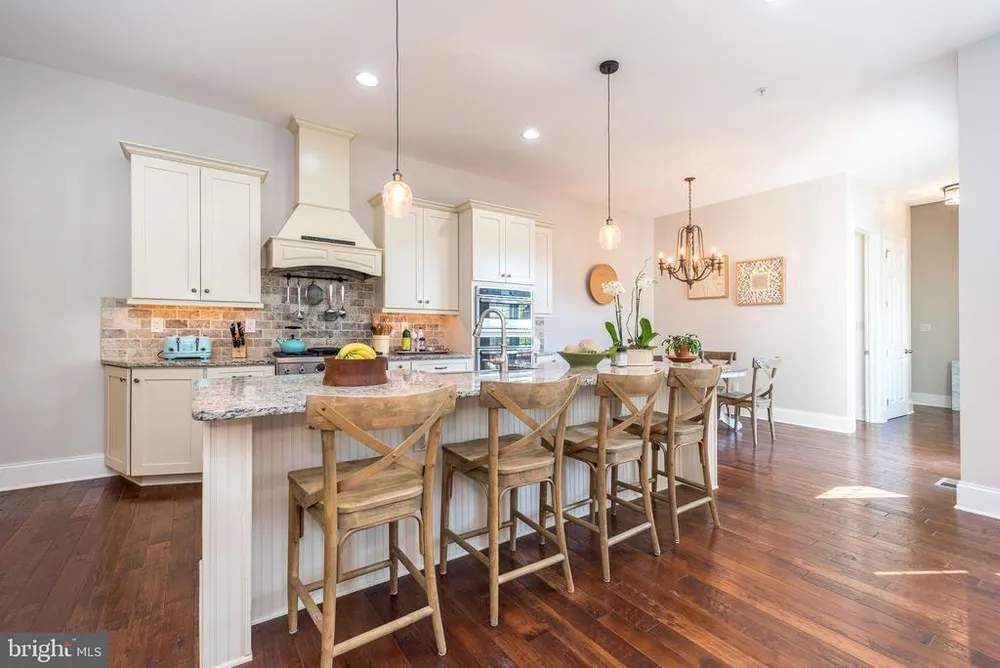 73 Creekview Ln, Yardley, PA 19067-2767