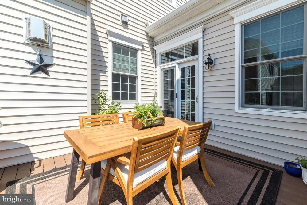 73 Creekview Ln, Yardley, PA 19067-2767