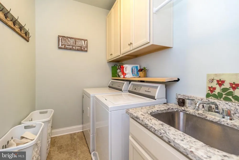 73 Creekview Ln, Yardley, PA 19067-2767