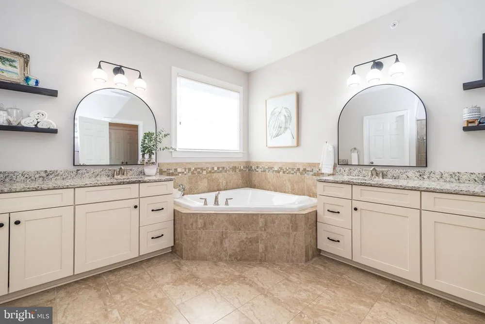 73 Creekview Ln, Yardley, PA 19067-2767