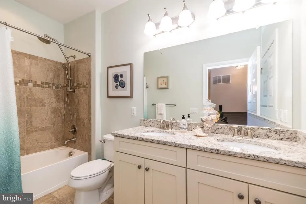 73 Creekview Ln, Yardley, PA 19067-2767
