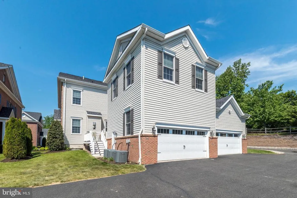 73 Creekview Ln, Yardley, PA 19067-2767
