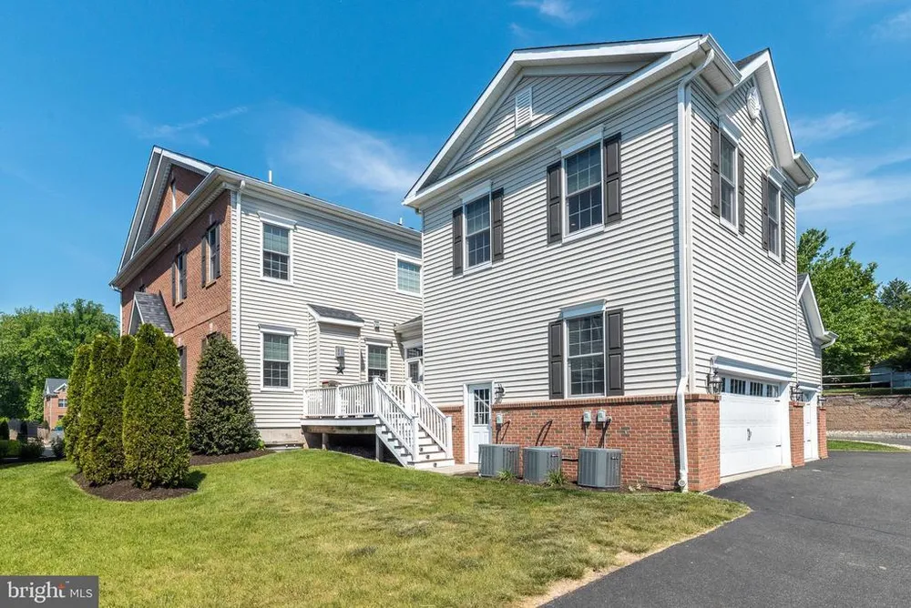 73 Creekview Ln, Yardley, PA 19067-2767