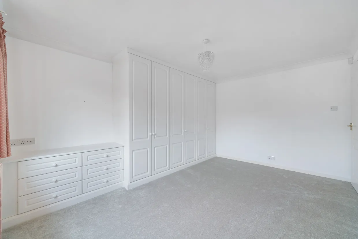 Brookside Crescent, Cuffley, EN6 photo 6