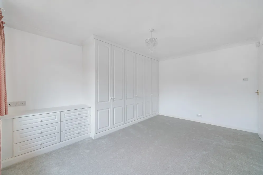 Brookside Crescent, Cuffley, EN6 photo 6