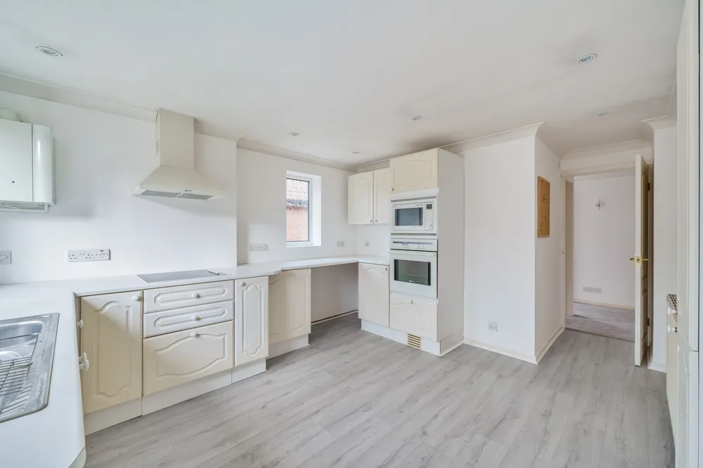 Brookside Crescent, Cuffley, EN6 photo 9