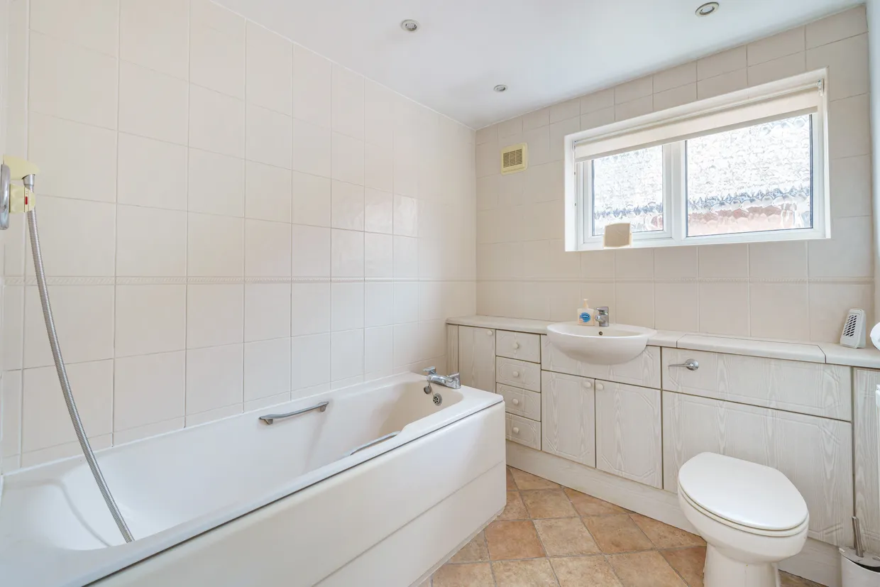 Brookside Crescent, Cuffley, EN6 photo 11