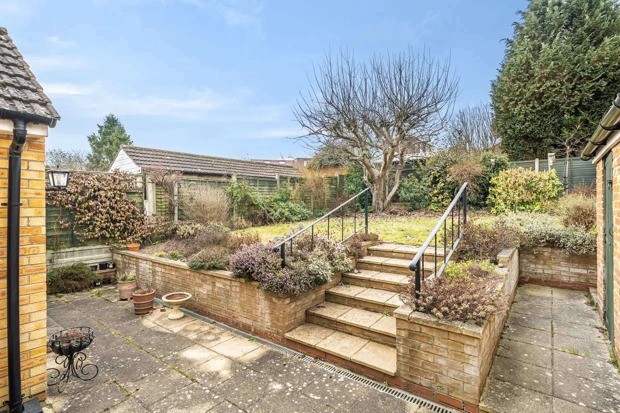 Brookside Crescent, Cuffley, EN6 photo 12