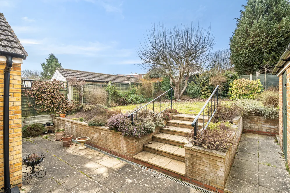 Brookside Crescent, Cuffley, EN6 photo 12
