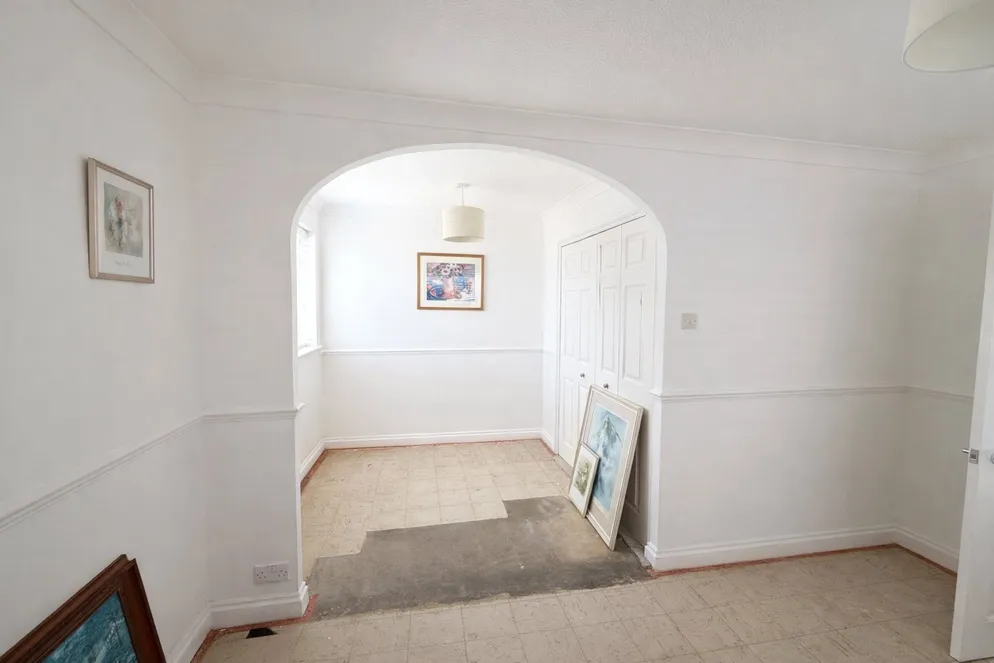 Property carousel item 11