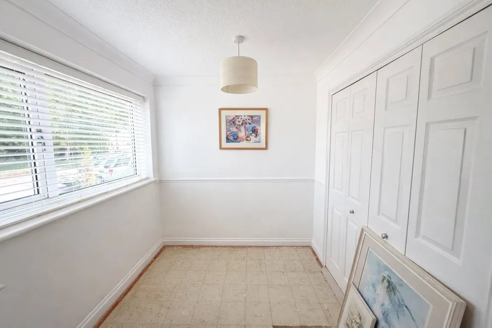 Property carousel item 12