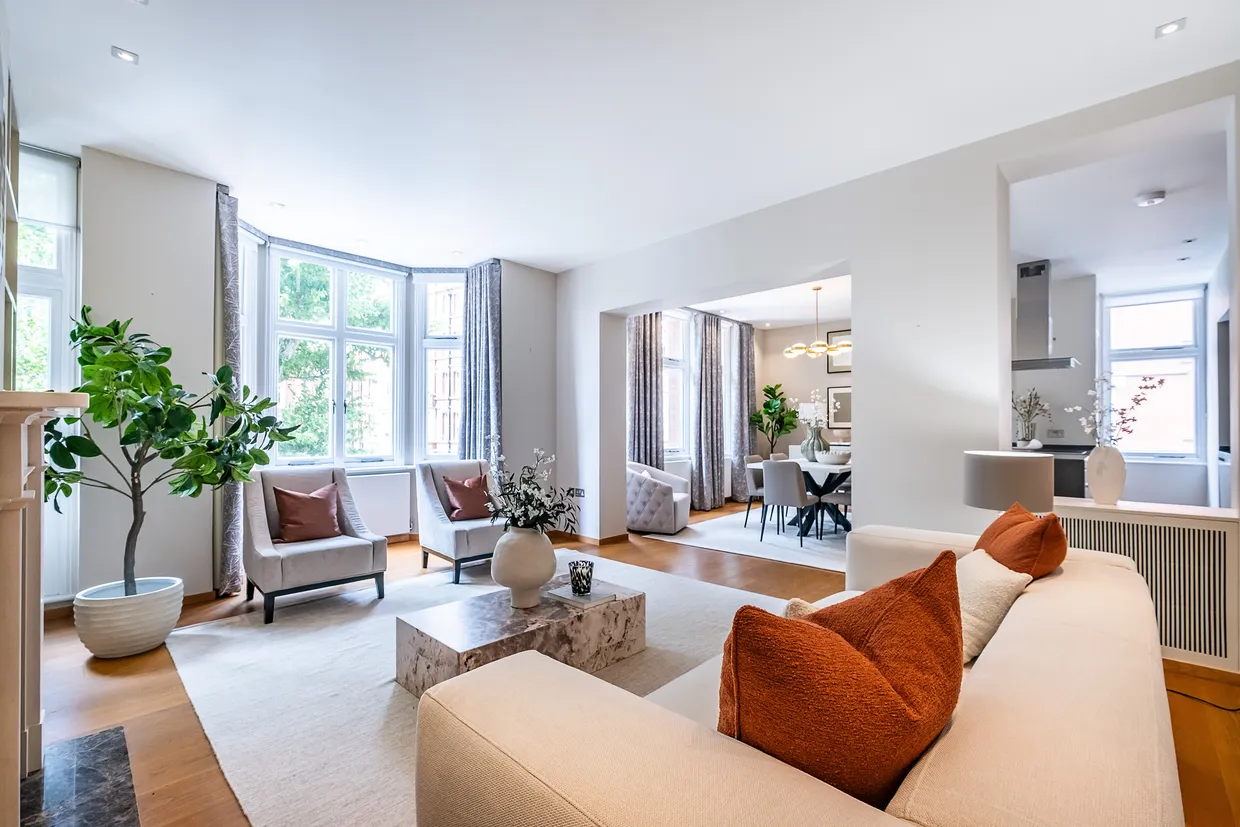 Iverna Court, LONDON, W8 photo 1