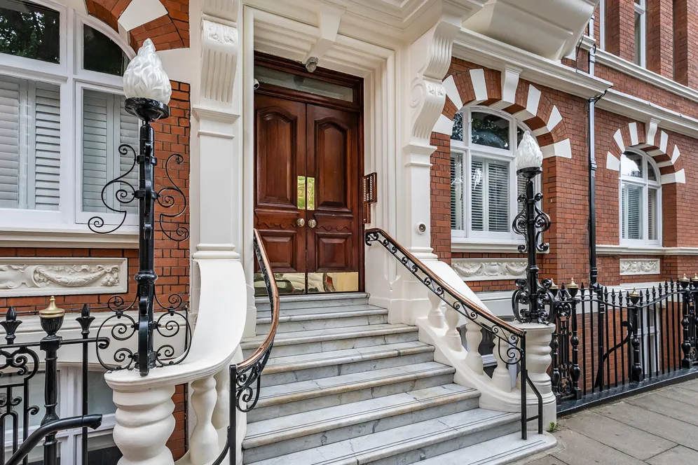 Iverna Court, LONDON, W8 photo 2