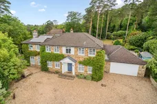 Manor Gardens, Farnham, GU10 photo 1