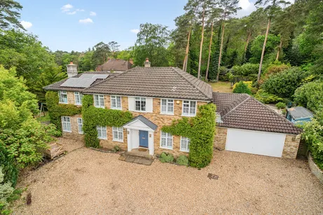 Manor Gardens, Farnham, GU10