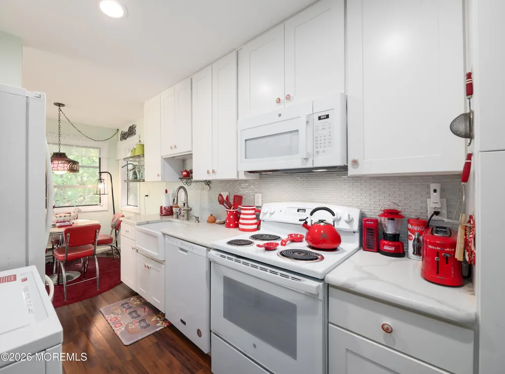 14 Andover Ct, Red Bank, NJ 07701