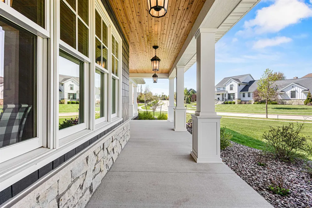 2427 E Highpond Crossing, Appleton, WI 54913