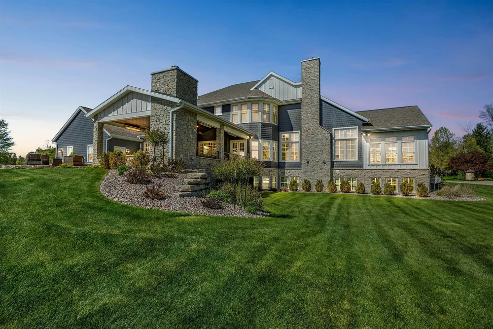 2427 E Highpond Crossing, Appleton, WI 54913