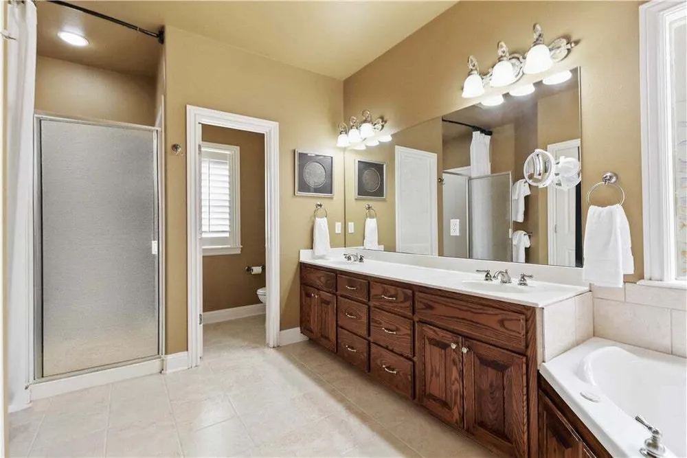 3906 NE Kensington Ave, Bentonville, AR 72712