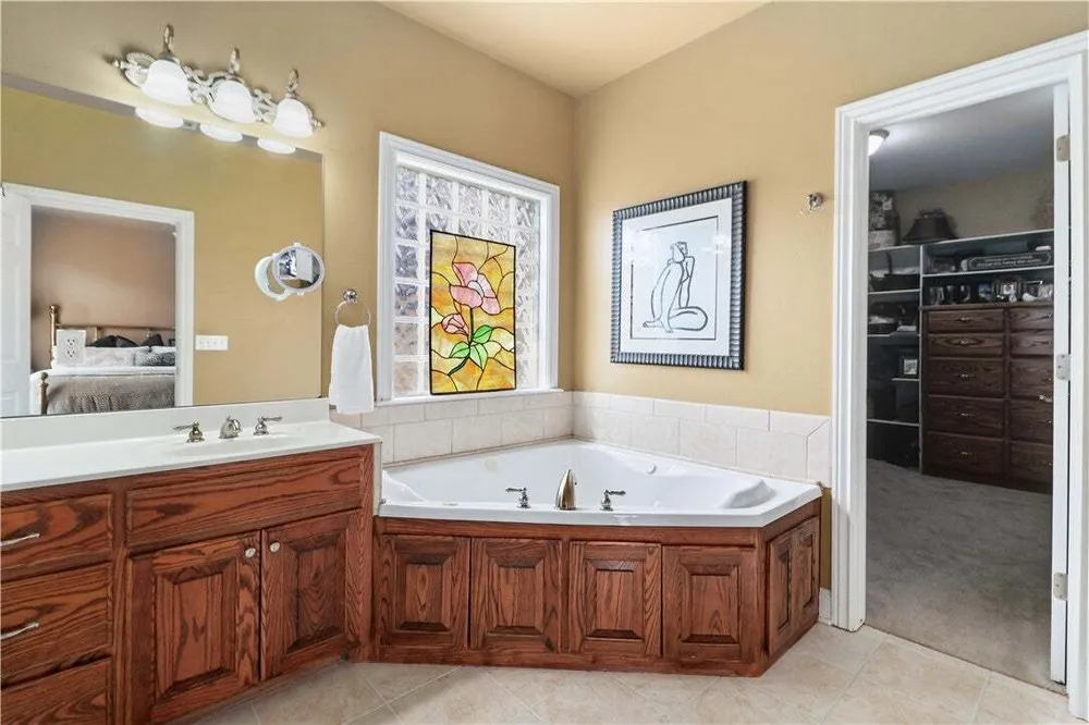 3906 NE Kensington Ave, Bentonville, AR 72712