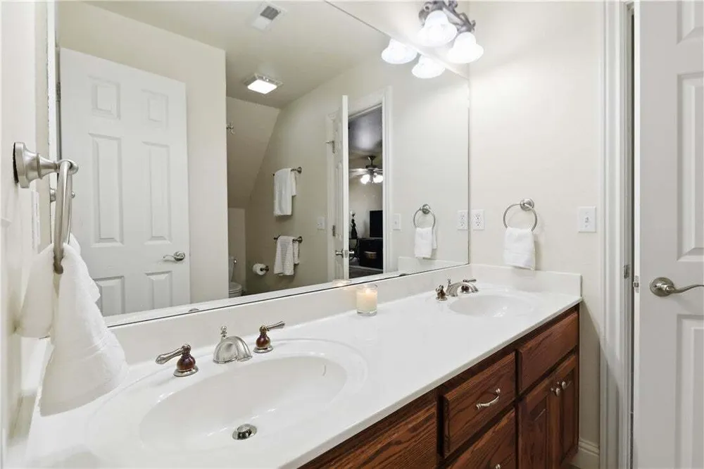 3906 NE Kensington Ave, Bentonville, AR 72712