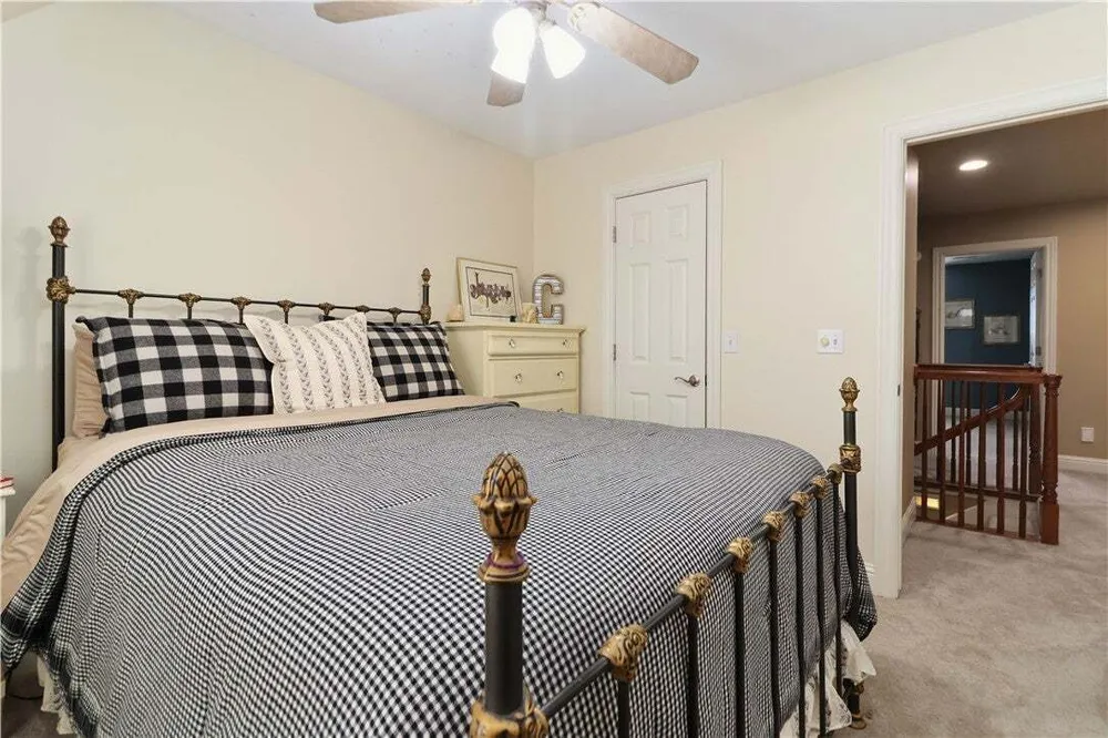 3906 NE Kensington Ave, Bentonville, AR 72712