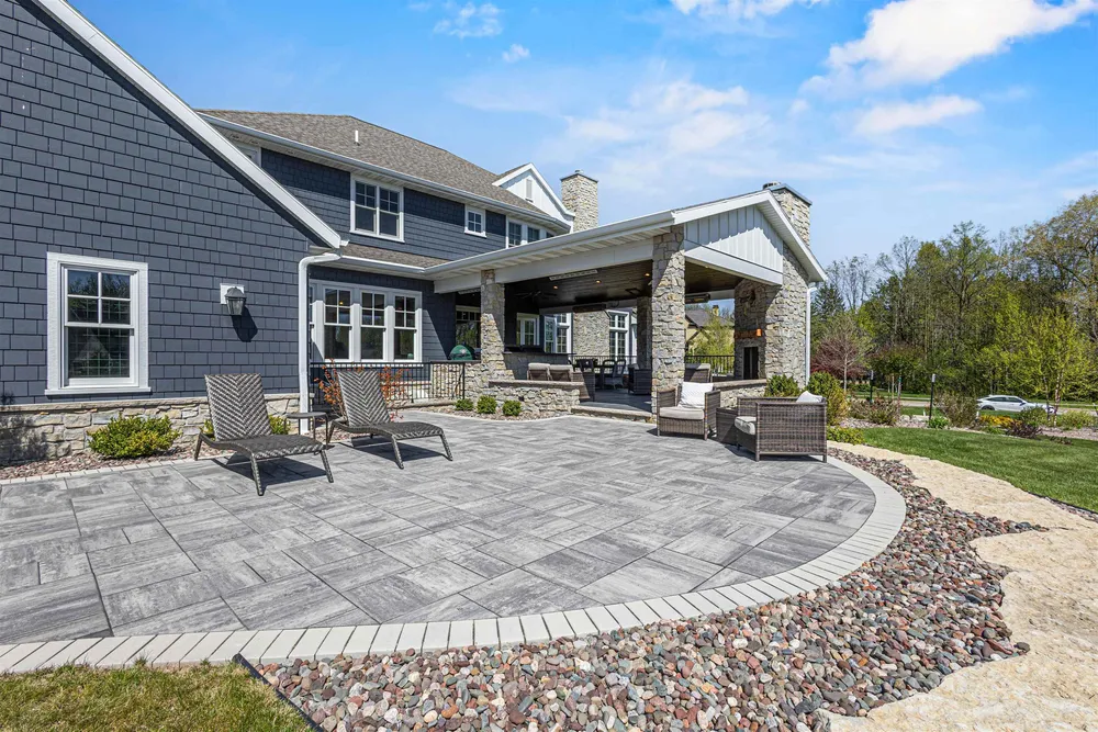 2427 E Highpond Crossing, Appleton, WI 54913