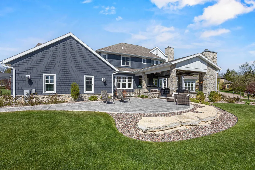 2427 E Highpond Crossing, Appleton, WI 54913