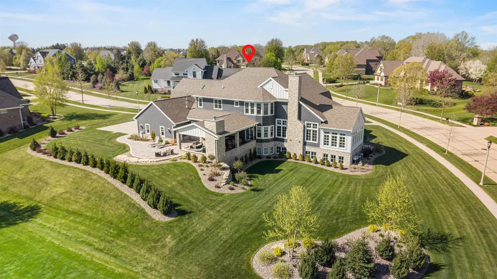 2427 E Highpond Crossing, Appleton, WI 54913