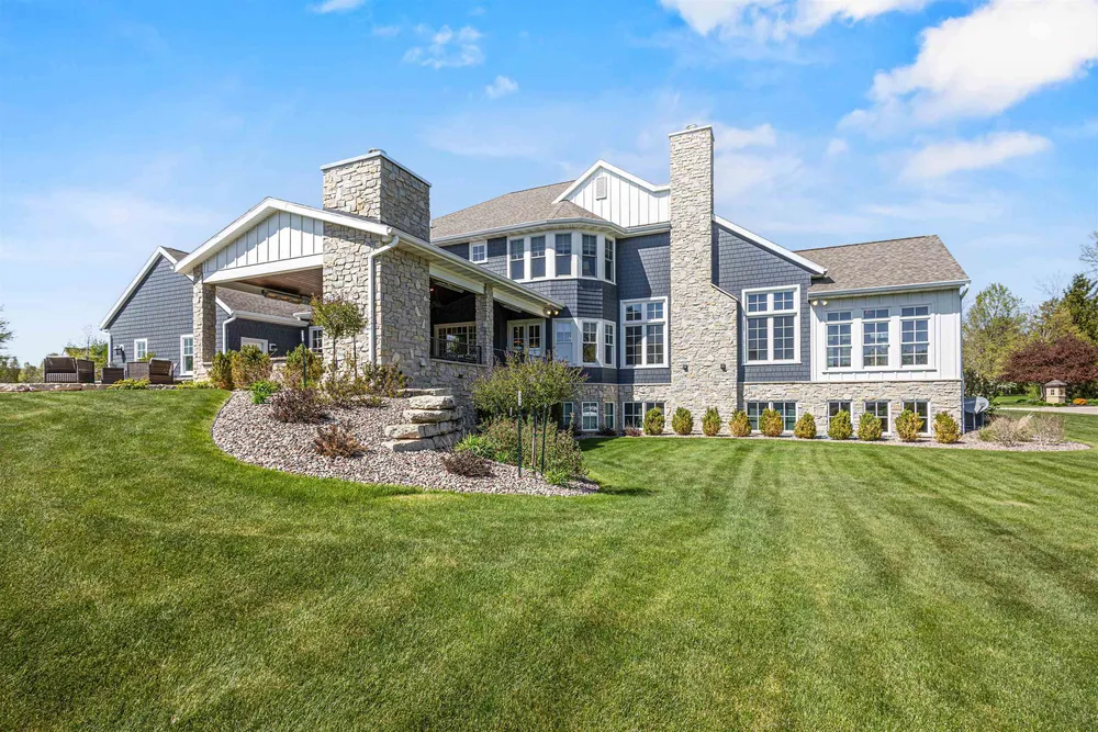 2427 E Highpond Crossing, Appleton, WI 54913