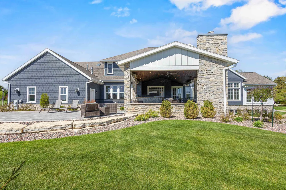 2427 E Highpond Crossing, Appleton, WI 54913