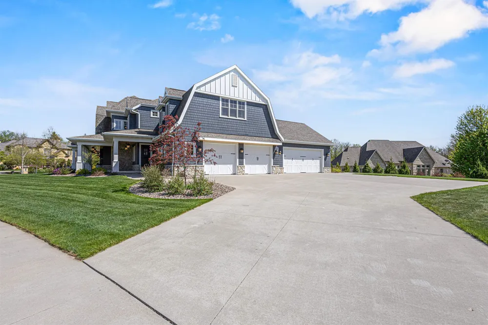 2427 E Highpond Crossing, Appleton, WI 54913