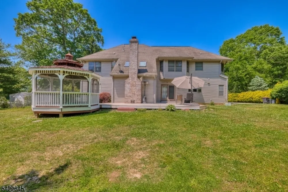 15 Scenic Dr, Mercer, Ewing Township, NJ 08628