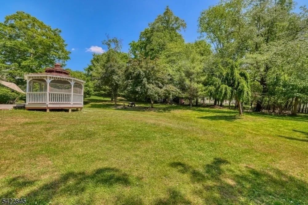 15 Scenic Dr, Mercer, Ewing Township, NJ 08628