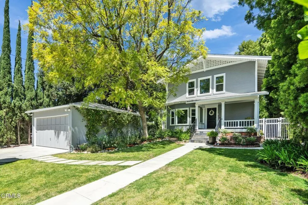 1135 Fairview Dr, La Canada Flintridge, CA 91011