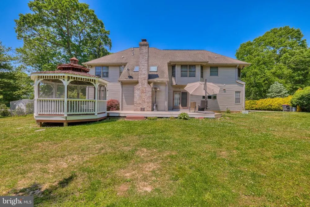 15 Scenic Dr, Ewing, NJ 08628
