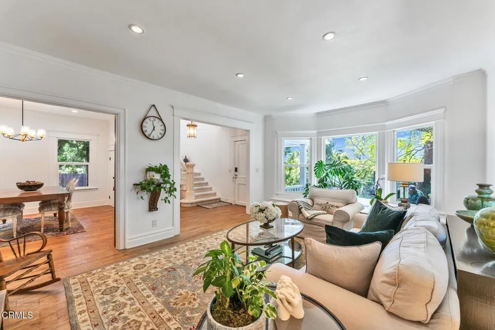 1135 Fairview Dr, La Canada Flintridge, CA 91011