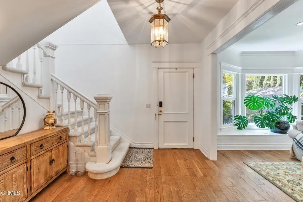 1135 Fairview Dr, La Canada Flintridge, CA 91011