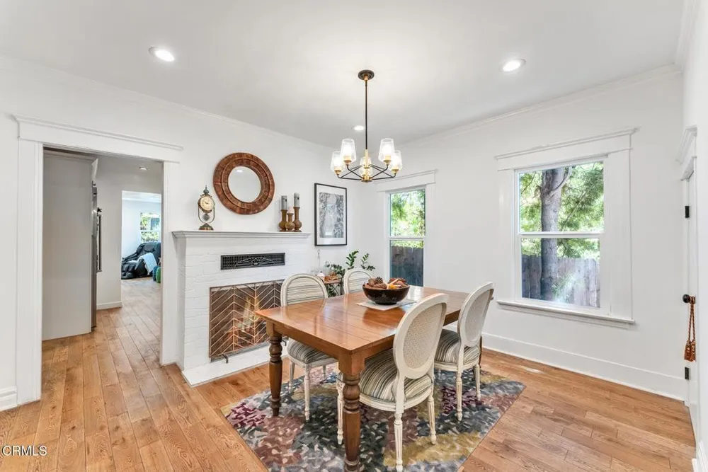 1135 Fairview Dr, La Canada Flintridge, CA 91011