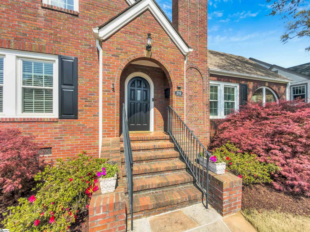 209 Cleveland St, Greenville, SC 29601