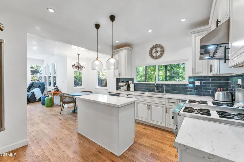 1135 Fairview Dr, La Canada Flintridge, CA 91011