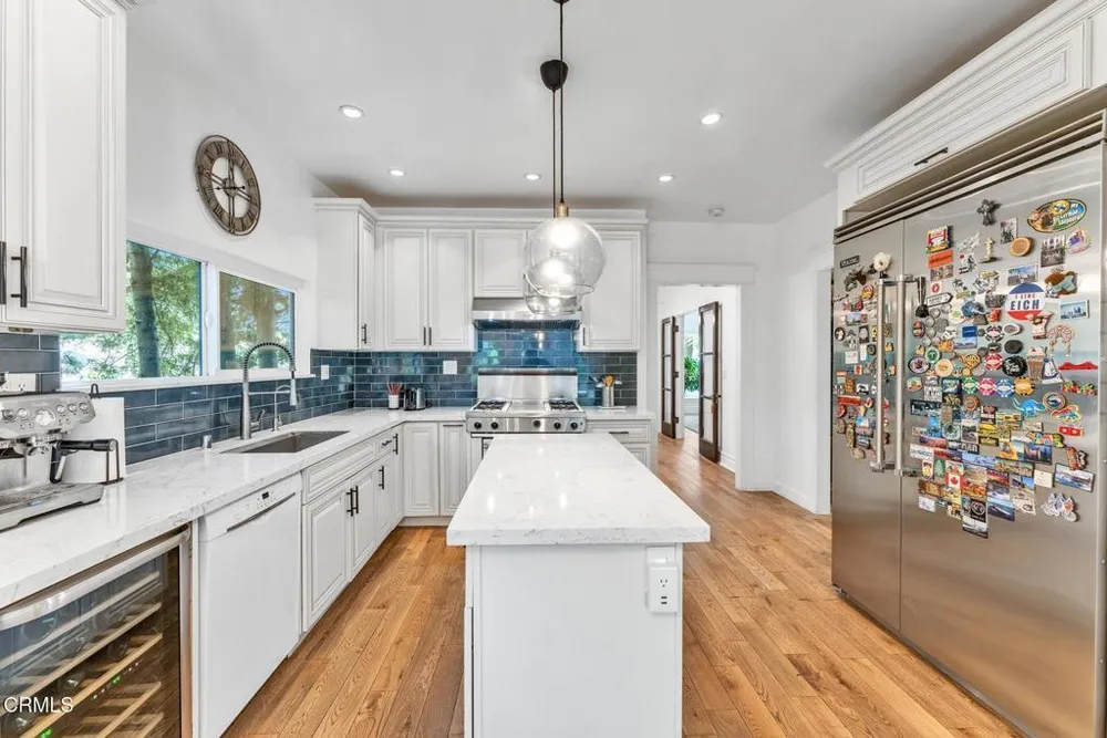1135 Fairview Dr, La Canada Flintridge, CA 91011