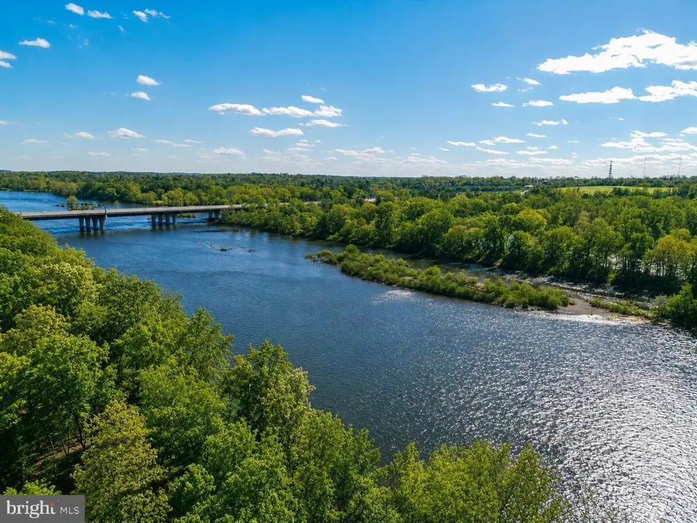 15 Scenic Dr, Ewing, NJ 08628