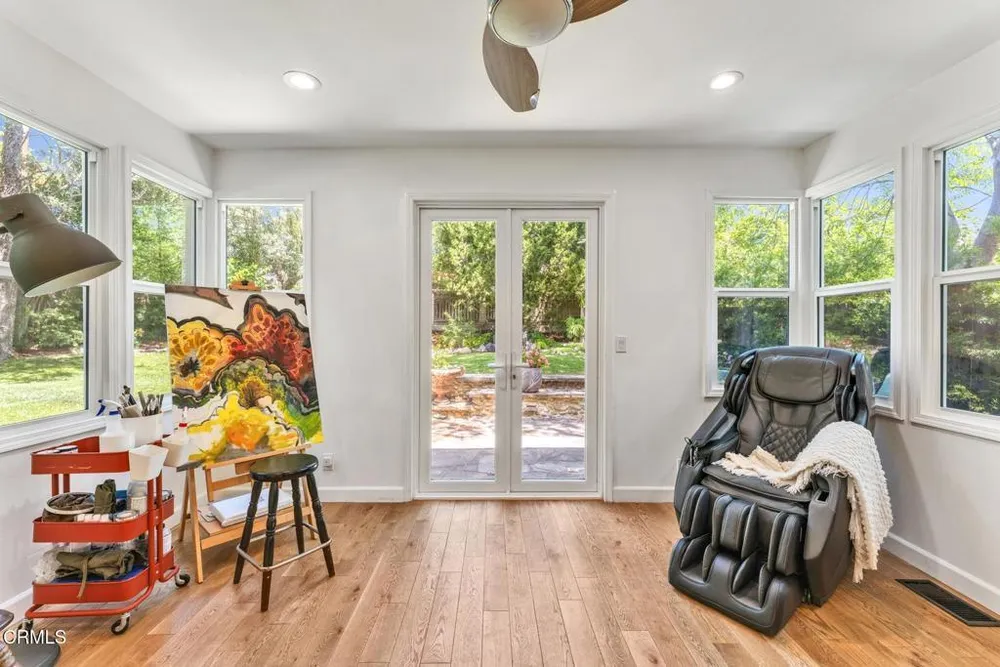 1135 Fairview Dr, La Canada Flintridge, CA 91011