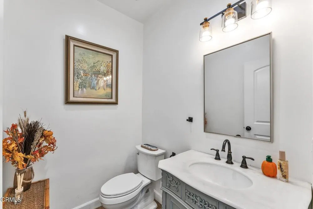 1135 Fairview Dr, La Canada Flintridge, CA 91011