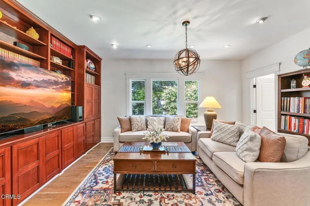 1135 Fairview Dr, La Canada Flintridge, CA 91011