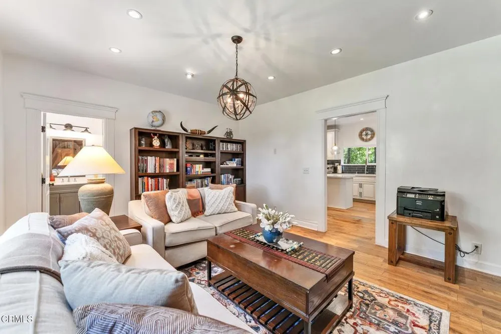 1135 Fairview Dr, La Canada Flintridge, CA 91011