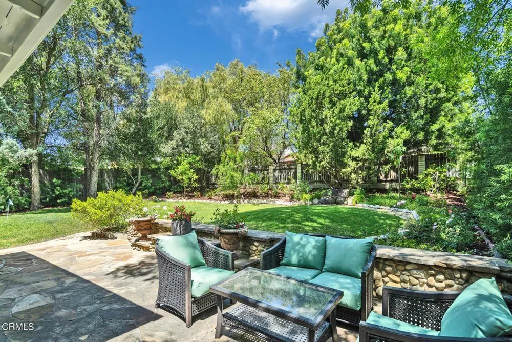 1135 Fairview Dr, La Canada Flintridge, CA 91011