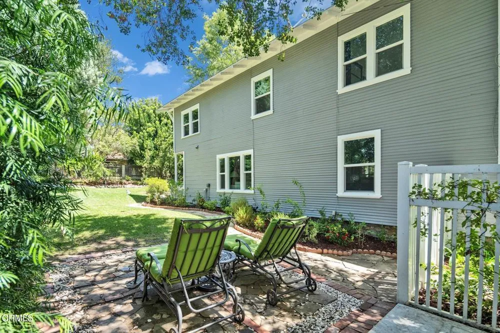 1135 Fairview Dr, La Canada Flintridge, CA 91011